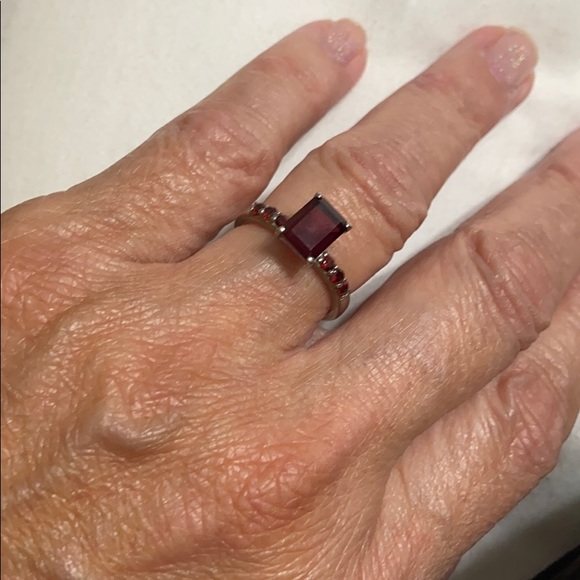 Jewelry - SS Garnet Ring